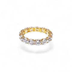 Anillo de eternidad AVA & SSILAQUÉ de oro amarillo de 14 quilates con 15 diamantes redondos de laboratorio de 4,5 mm.