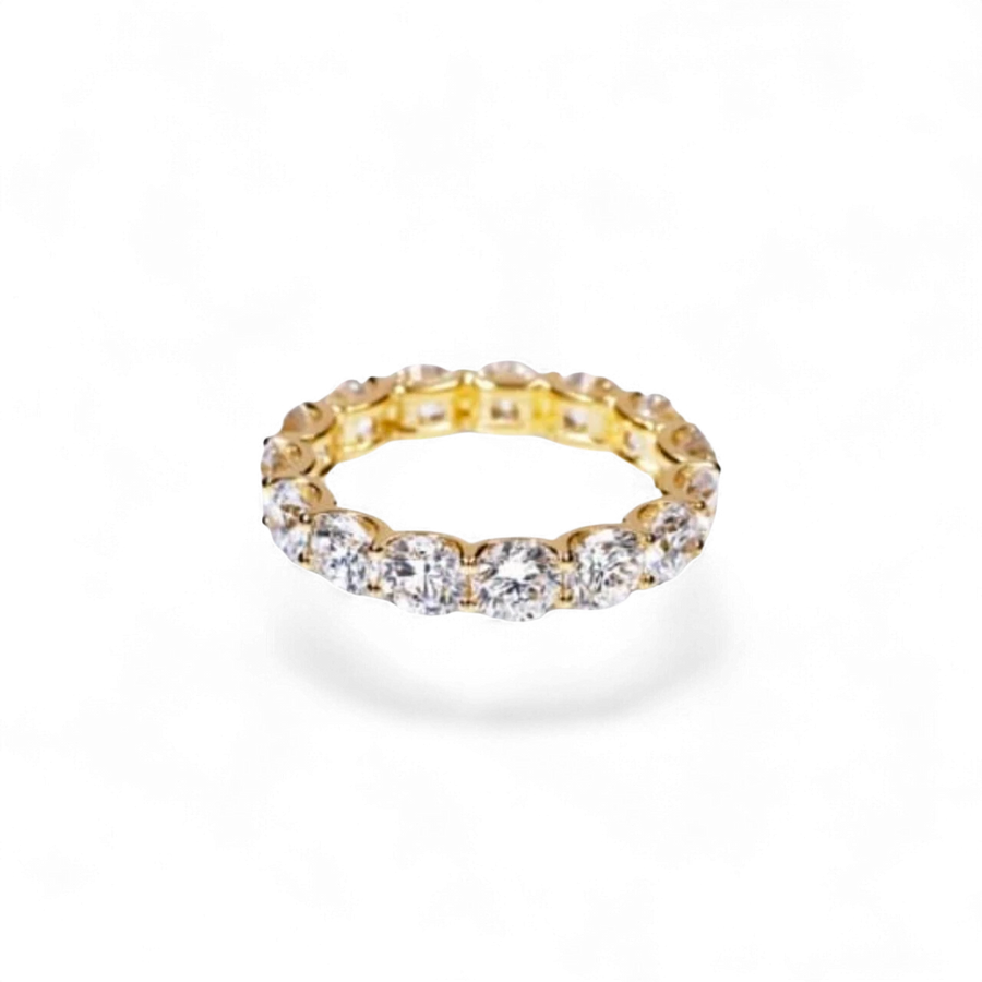 Anillo de eternidad AVA & SSILAQUÉ de oro amarillo de 14 quilates con 15 diamantes redondos de laboratorio de 4,5 mm.
