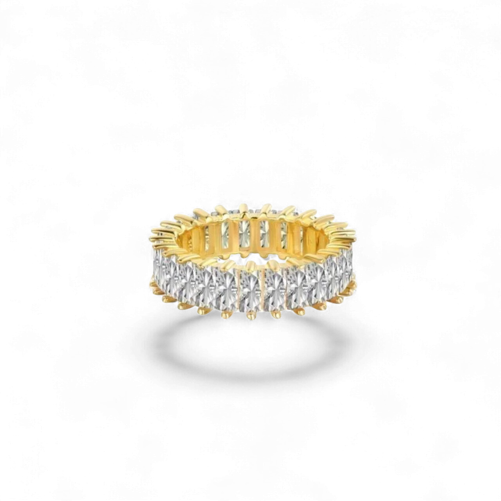 Anillo AVA & SSILAQUÉ de plata 925 con baño de oro, adornado con piedras rectangulares y detalles de 18K.