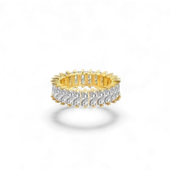 Anillo AVA & SSILAQUÉ de plata 925 con baño de oro, adornado con piedras rectangulares y detalles de 18K.