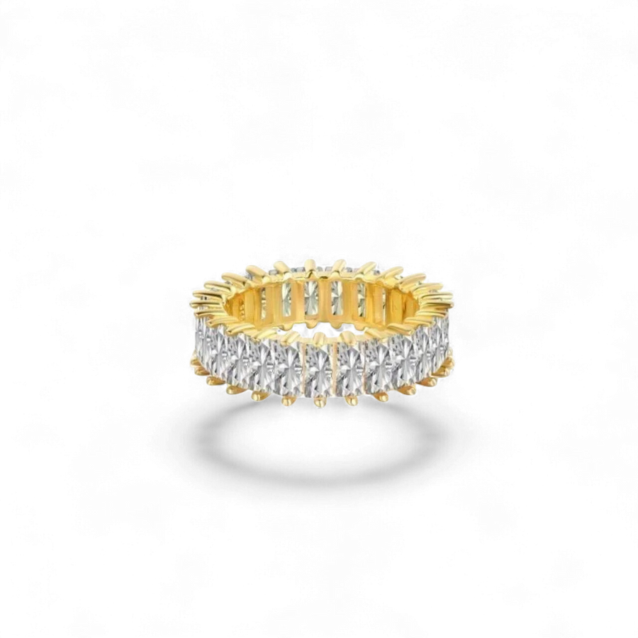 Anillo AVA & SSILAQUÉ de plata 925 con baño de oro, adornado con piedras rectangulares y detalles de 18K.