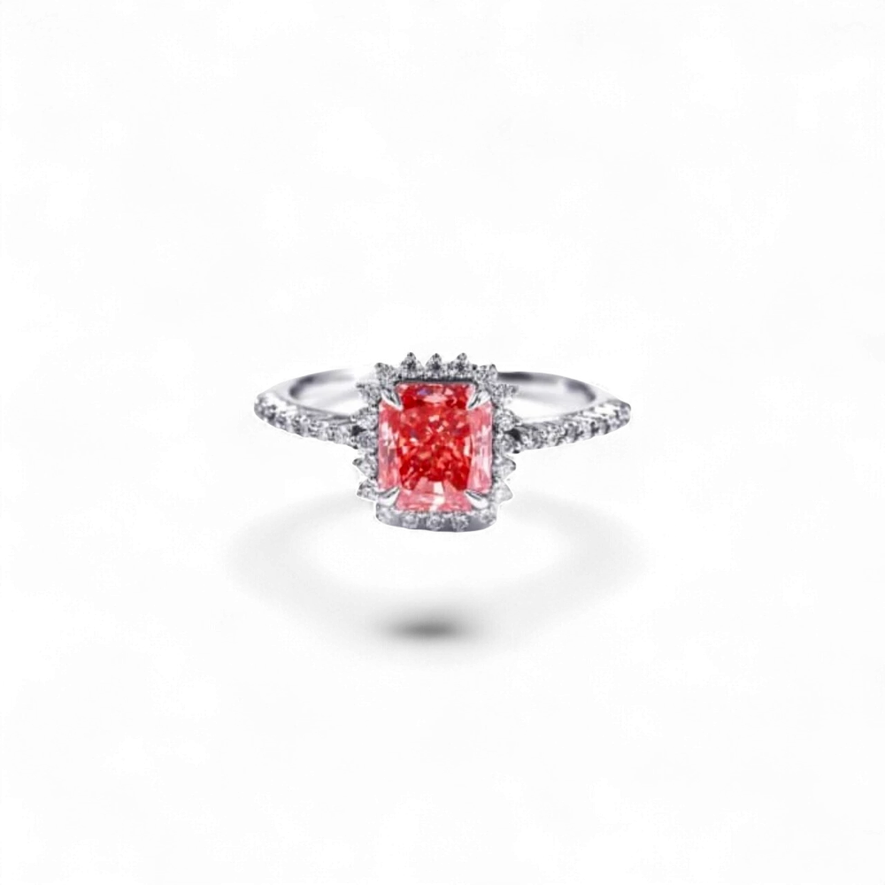 Anillo AVA & SSILAQUÉ de oro blanco de 14 quilates con un diamante rosa radiante central y diamantes blancos laterales.