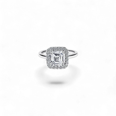 AVA & SSILAQUÉ Anillo de oro blanco de 14 quilates con halo de diamantes Asscher de 3,0 quilates y diamantes laterales redondos.