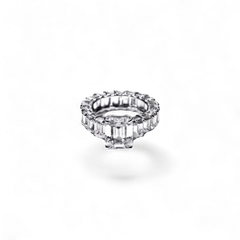 AVA & SSILAQUÉ Anillo Continuum de oro blanco de 14K con diamantes de laboratorio talla esmeralda de 4ct y 6.4ct.