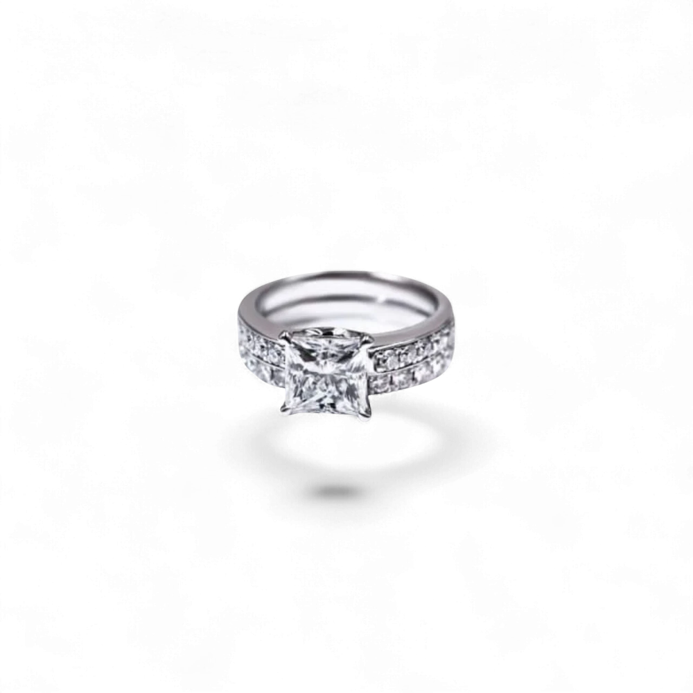 AVA & SSILAQUÉ Anillo de oro blanco de 14 quilates con diamantes princesa y pavé, talla 6