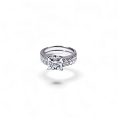 AVA & SSILAQUÉ Anillo de oro blanco de 14 quilates con diamantes princesa y pavé, talla 6