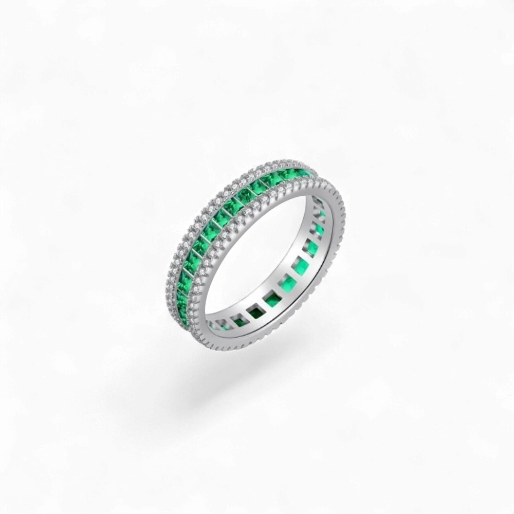 Anillo AVA & SSILAQUÉ de plata 925 con baño de rodio, incrustaciones de circonitas verdes y blancas, 4.5mm de ancho.