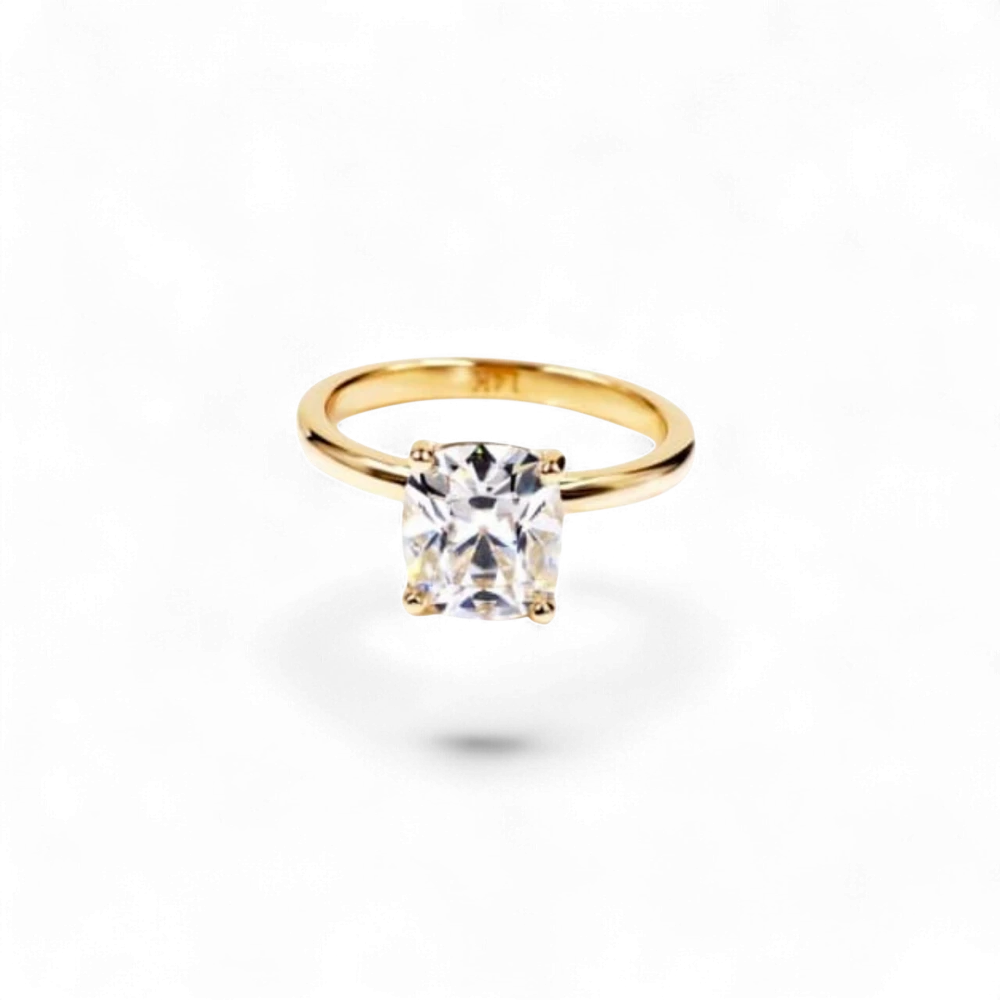 Anillo Solitaire Solis de AVA & SSILAQUÉ en oro blanco de 14K con diamante de talla cojín de 3 quilates.