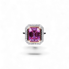 Anillo AVA & SSILAQUÉ de oro blanco de 14 quilates con zafiro de laboratorio morado esmeralda de 7,0 quilates y diamantes de laboratorio blancos.