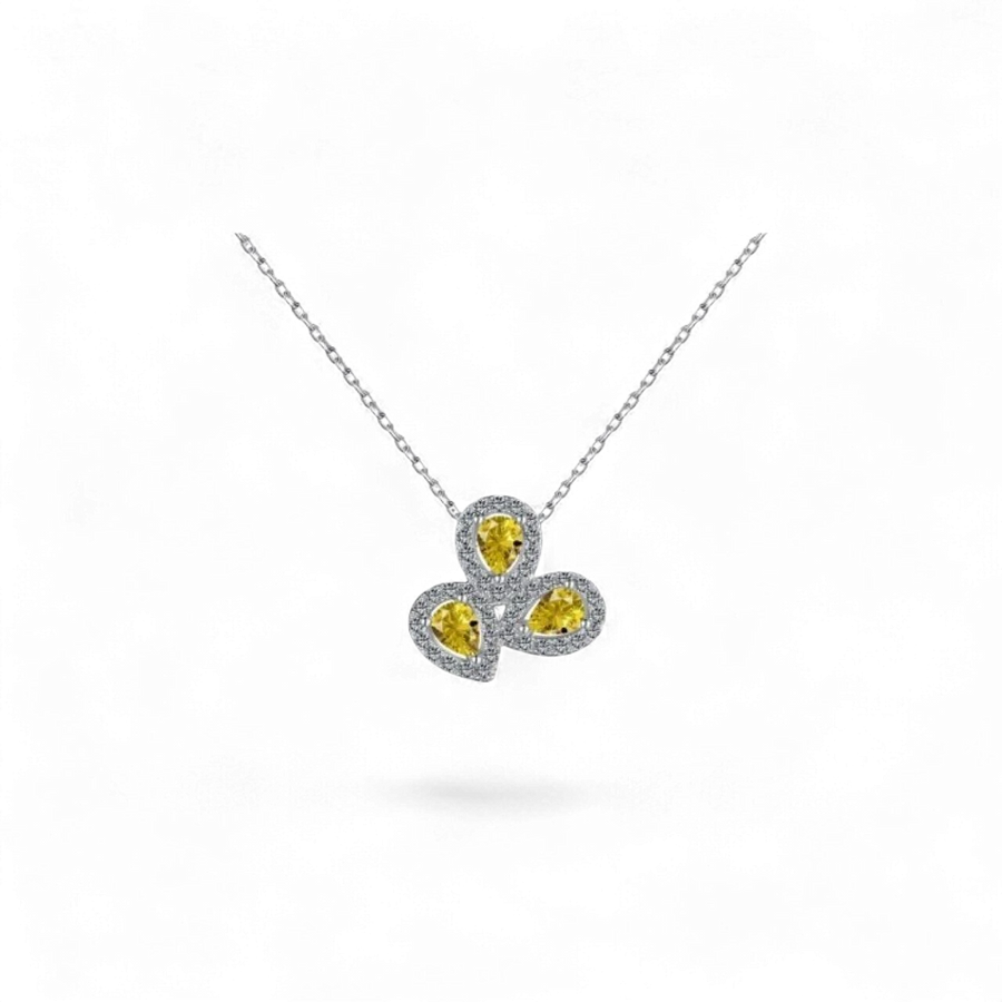 AVA & SSILAQUÉ collar de plata 925 con baño de rodio, colgante de tres gotas amarillas rodeadas de circonitas.