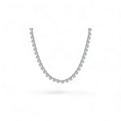 Collar de plata de ley 925 con baño de rodio de AVA & SSILAQUÉ, con piedras de 4 mm y 40 cm de largo.